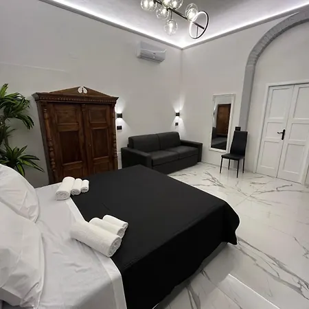 - Ghibellina 92 * Florenz