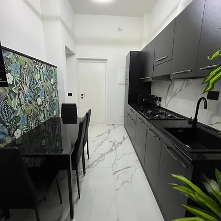 - Ghibellina 92 * Florenz